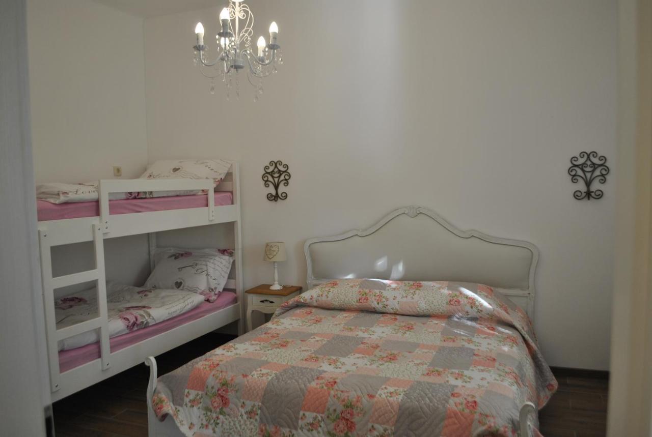 Apartment Pod Kostanji Osp Buitenkant foto