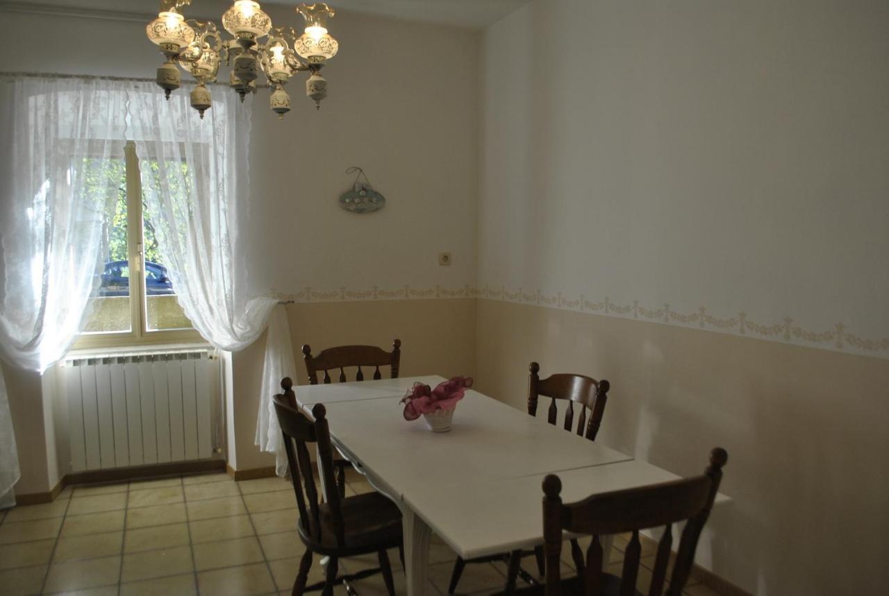 Apartment Pod Kostanji Osp Buitenkant foto