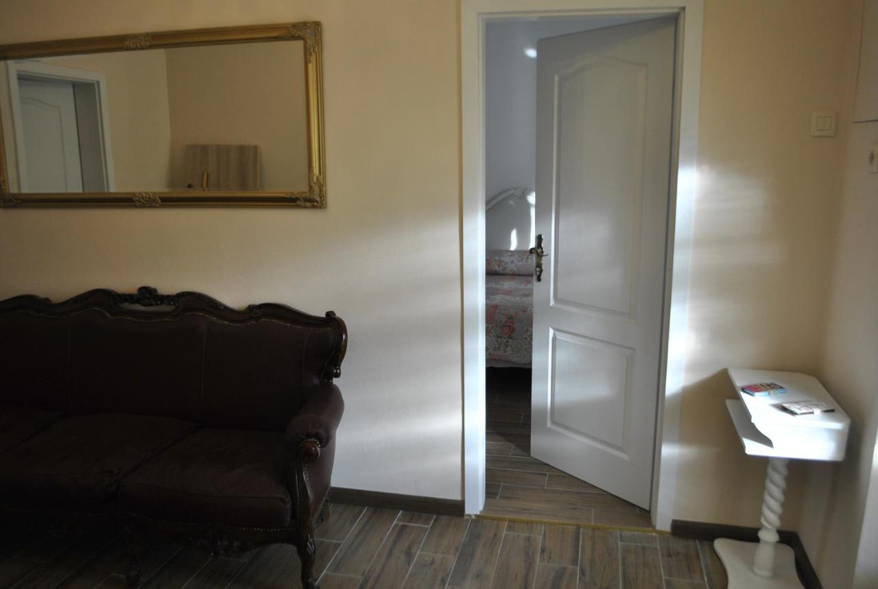 Apartment Pod Kostanji Osp Buitenkant foto