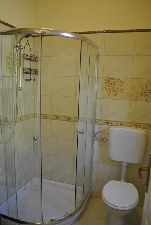 Apartment Pod Kostanji Osp Buitenkant foto