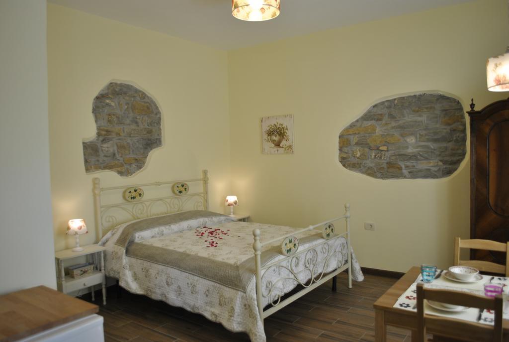 Apartment Pod Kostanji Osp Buitenkant foto